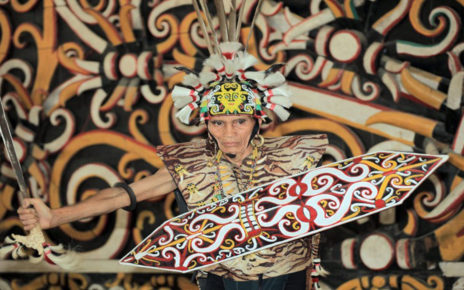 Desa Budaya Pampang Suku Dayak