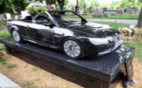 Batu Nisan Berbentuk BMW Seharga Rp.688Juta