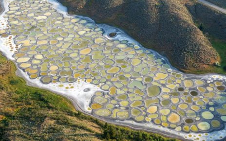 Danau Totol Indah Yang Penuh Warna