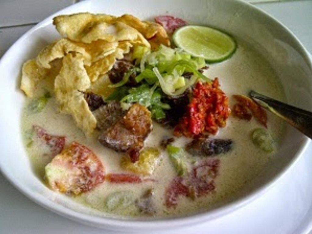 soto betawi salah satu kuliner khas betawi yang menawan