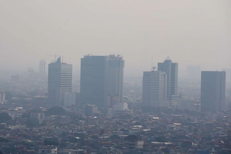 foto kualitas udara di langit jakarta yang buruk