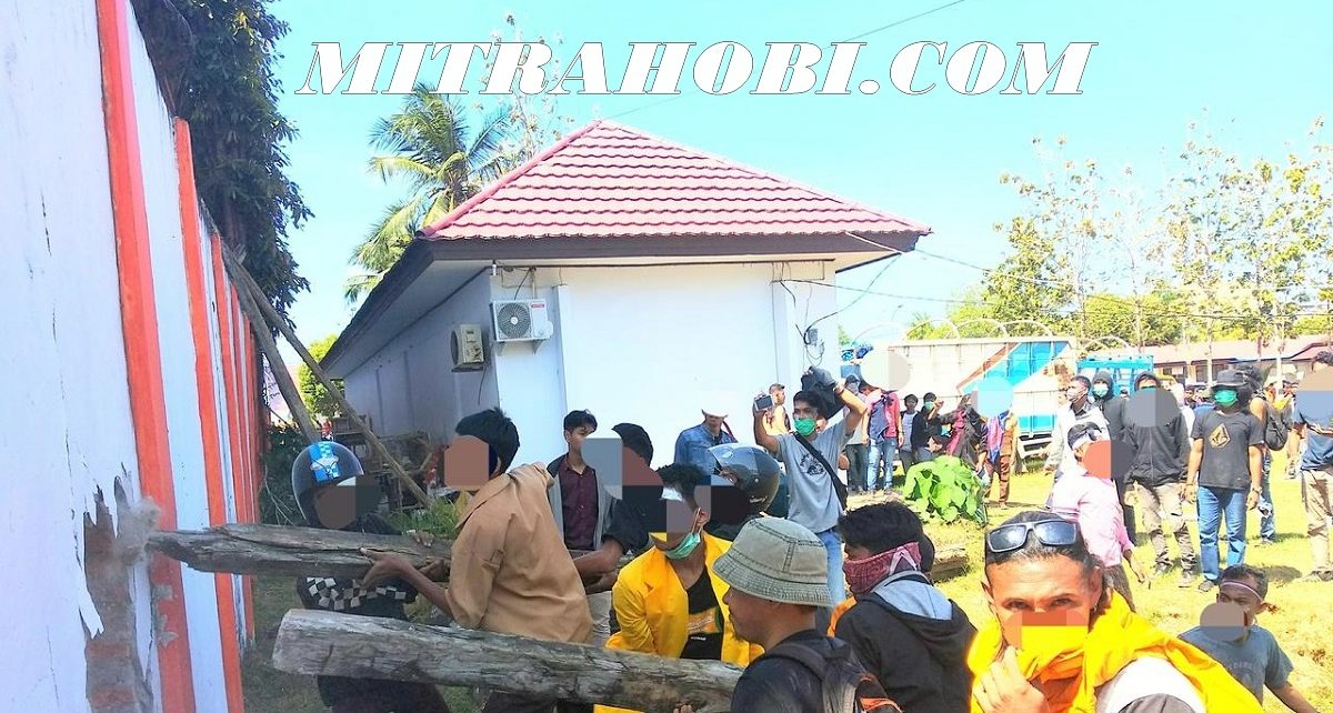 Keluarga jenazah mahasiswa kendari minta autopsi karena ditembak saat demo