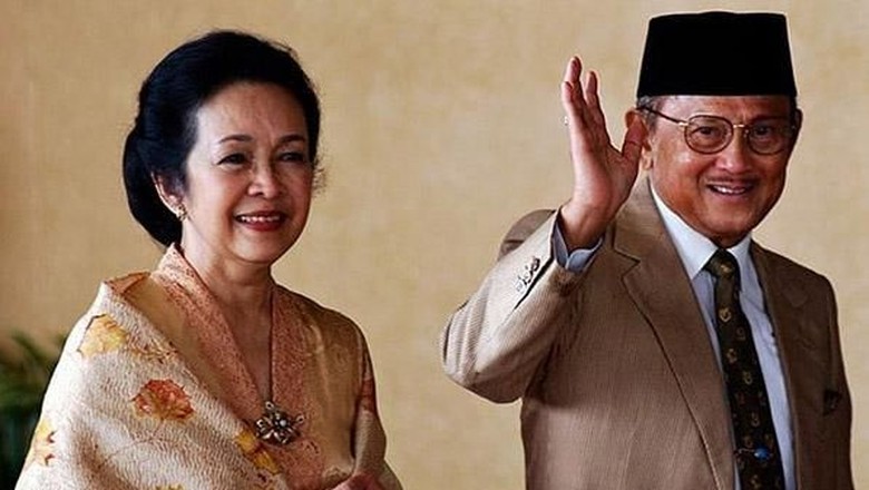 foto ainun dengan bj habibie