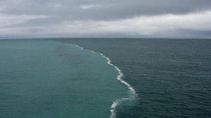 Air Laut Terbelah Dua diSelat Maduraaaaaaaaaaaa