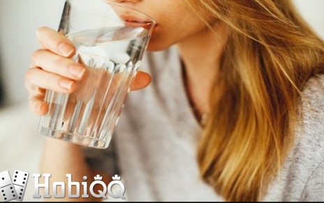 6 Alasan Kenapa Minum Air Putih Bisa Bantu Turunkan Berat Badan