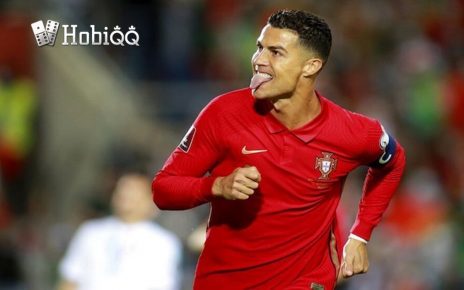 Selamat Cristiano Ronaldo Segera Punya Anak Kembar!