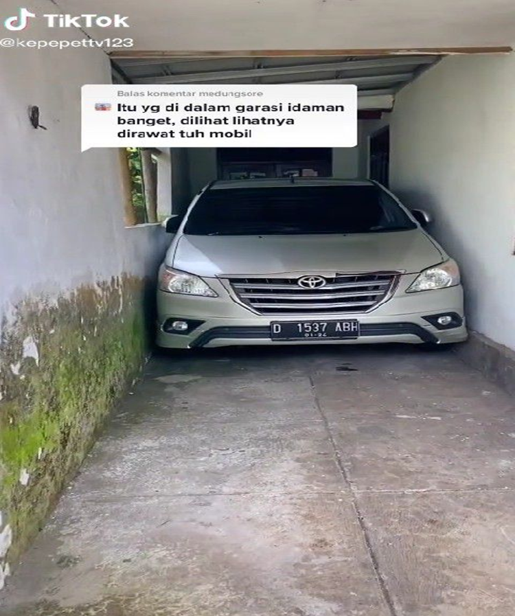 Viral Penampakan Mobil Terpakir dalam Garasi