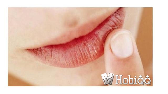 3 Cara Menghilangkan Cracked Lips dengan Bahan Alami