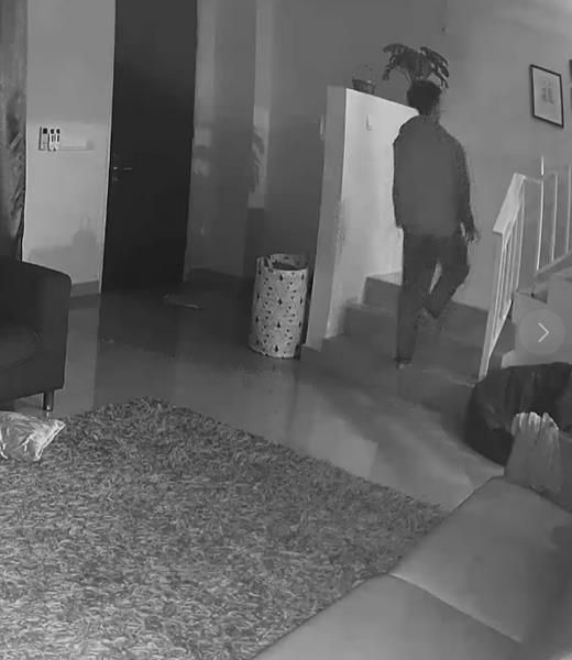 Mama Muda Ketakutan Lihat Rekaman CCTV Di Rumah