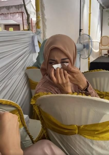 Wanita Nangis Tersedu sedu Pas Pengantin Sesi Foto