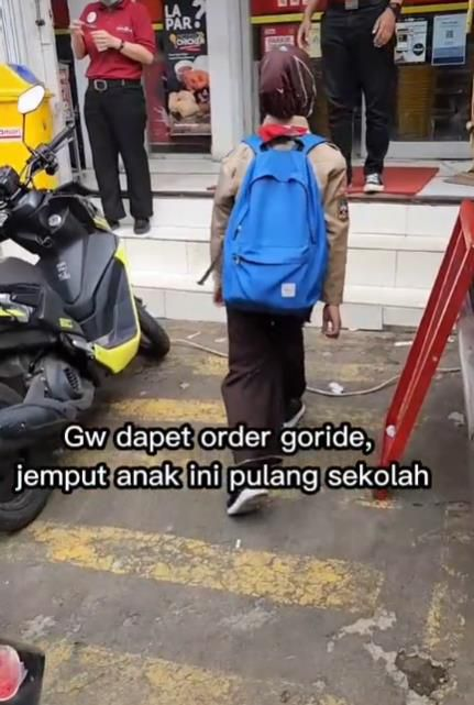 Kisah Kocak Driver Ojol Jemput Sekolah Anak