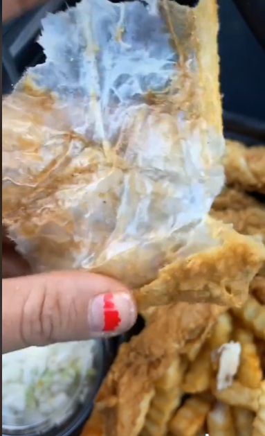 Beli Ayam Krispi Wanita Ini Kaget Dapat Kertas Goreng