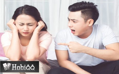 Tips Menghadapi Pasangan yang Terlalu Oversharing