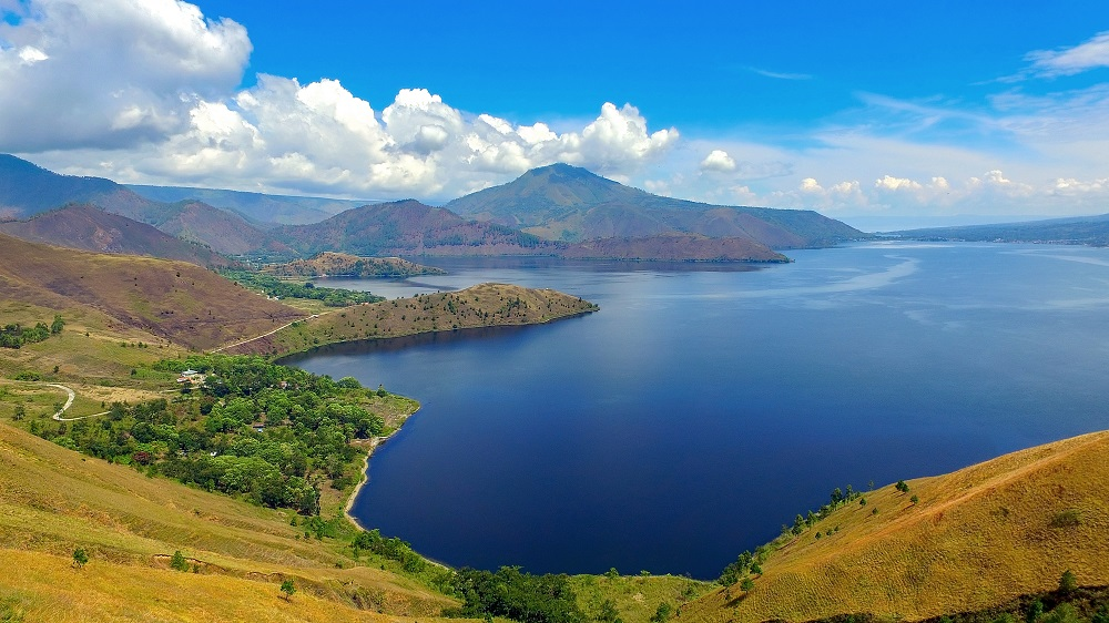 Keindahan Bukit Holbung di Samosir