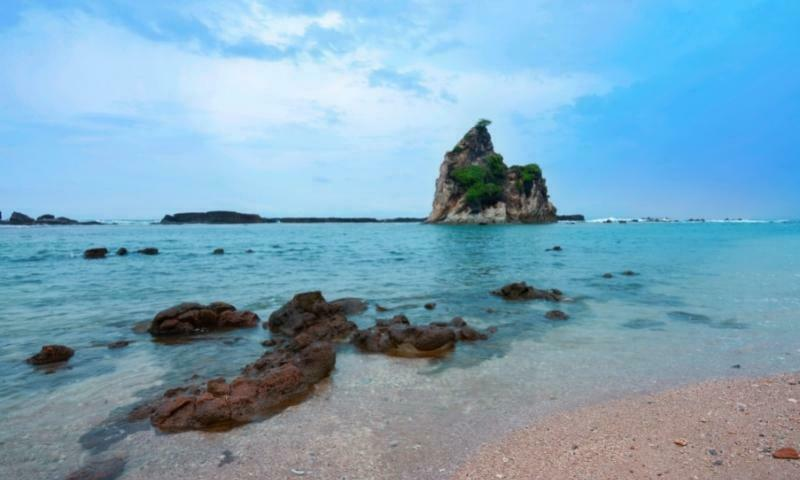 Menikmati Keindahan Pantai Sawarna Banten