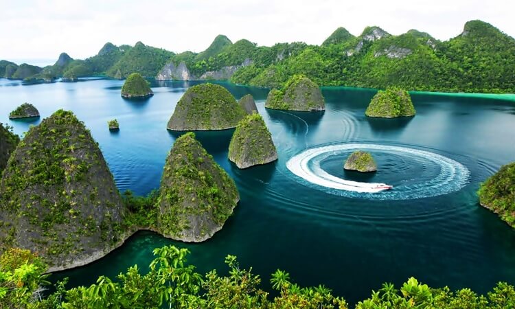 NUANSA KEINDAHAN RAJA AMPAT