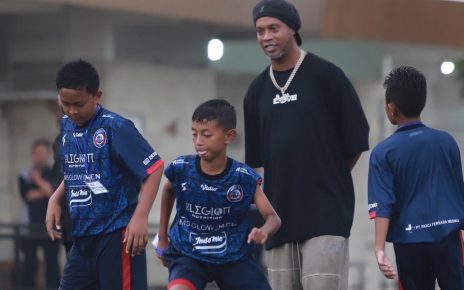 Ronaldinho berbagi kiat untuk anak muda Indonesia