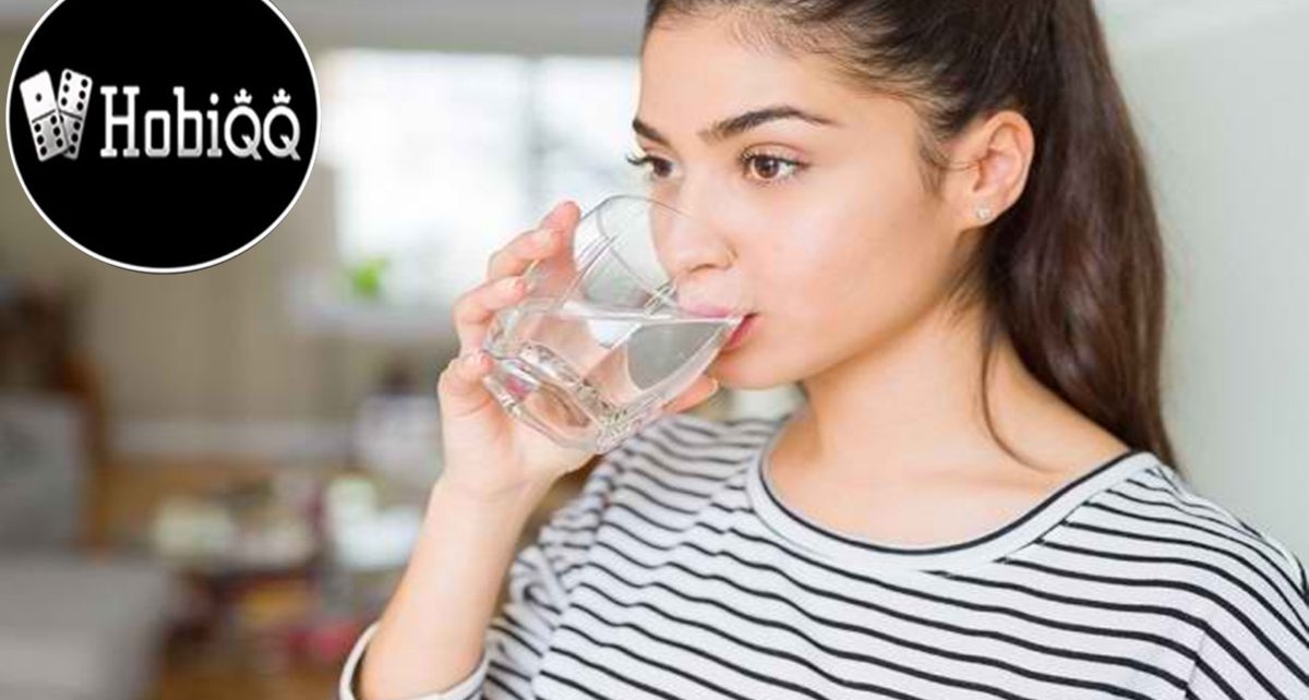 10 Manfaat Minum Air Putih
