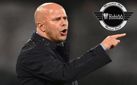 Erik Ten Hag Doakan Arne Slot Sukses di Liverpool